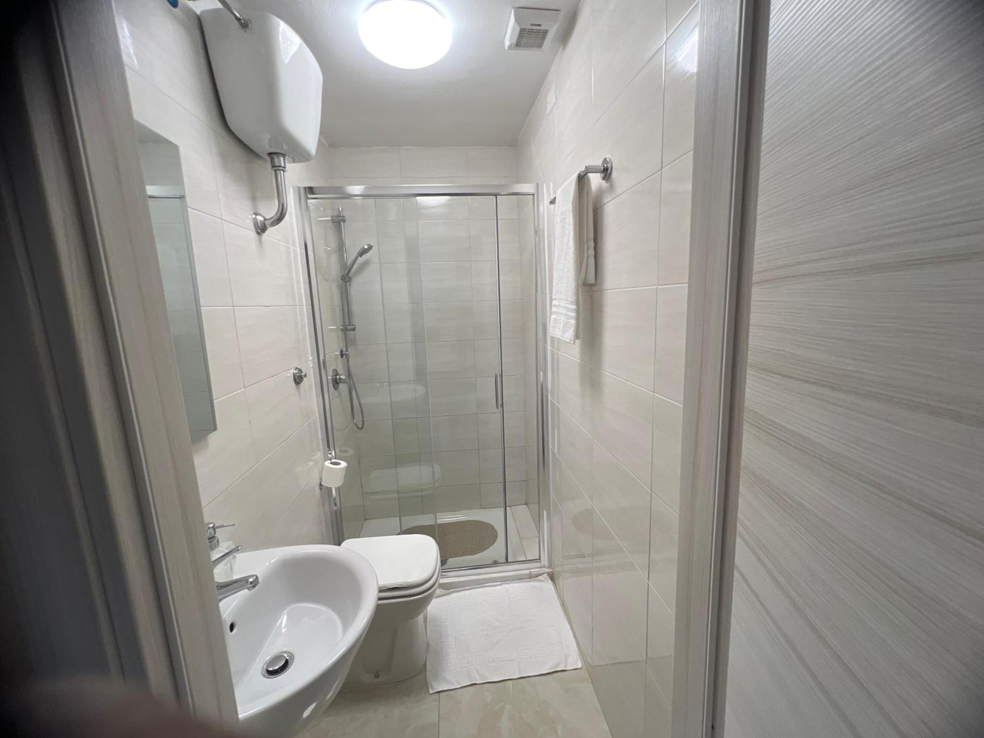 Relax On 2 - Guesthouse Рим Екстер'єр фото